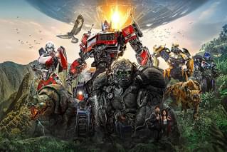 映画トランスフォーマー ビースト覚醒のキービジュアル、中央にオプティマスプライム
