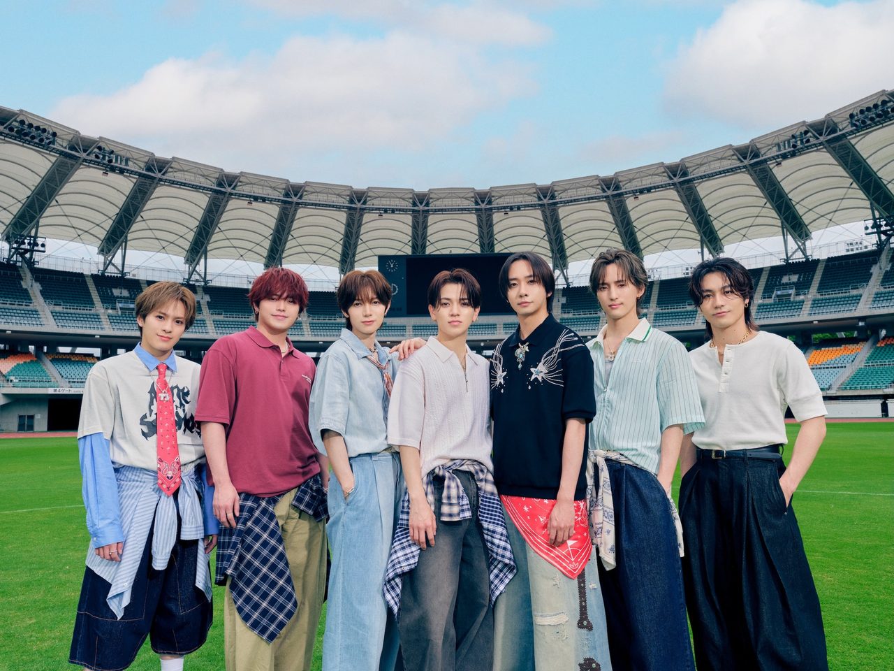 Travis Japan On My Road Stadium ver. エコパスタジアムでの集合写真