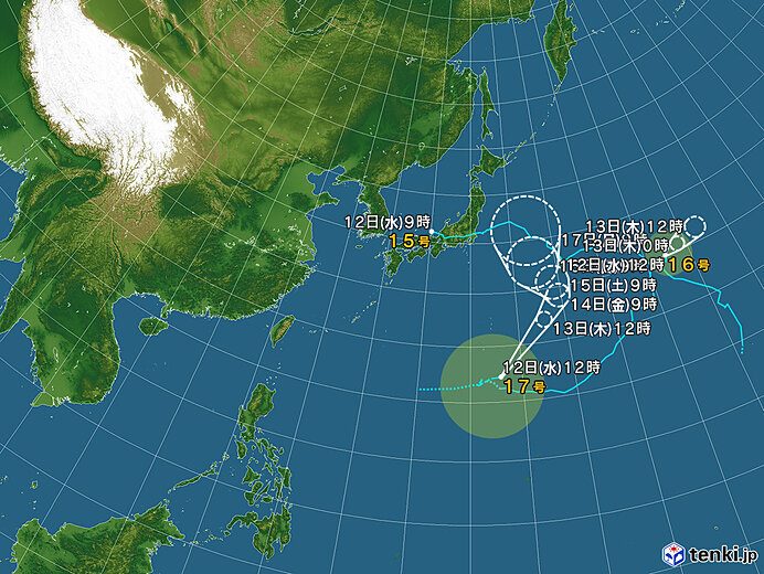 台風17号と16号の位置関係を示す気象庁の広域地図 8月12日時点