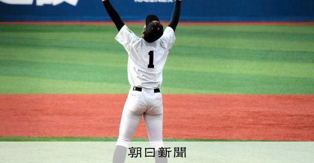 横浜高校エース織田翔希投手が神奈川大会優勝を喜ぶ様子