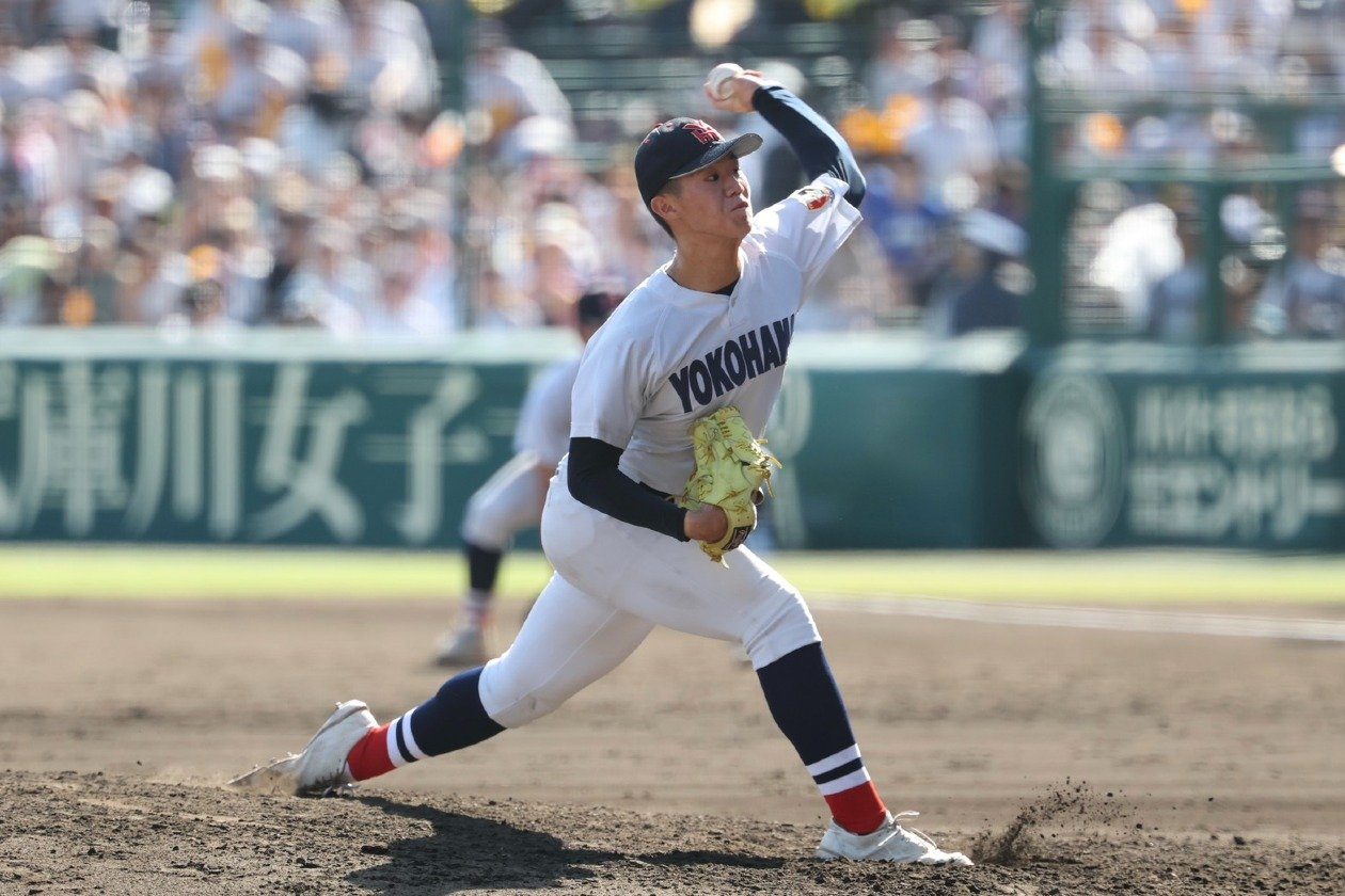 力投する横浜の投手