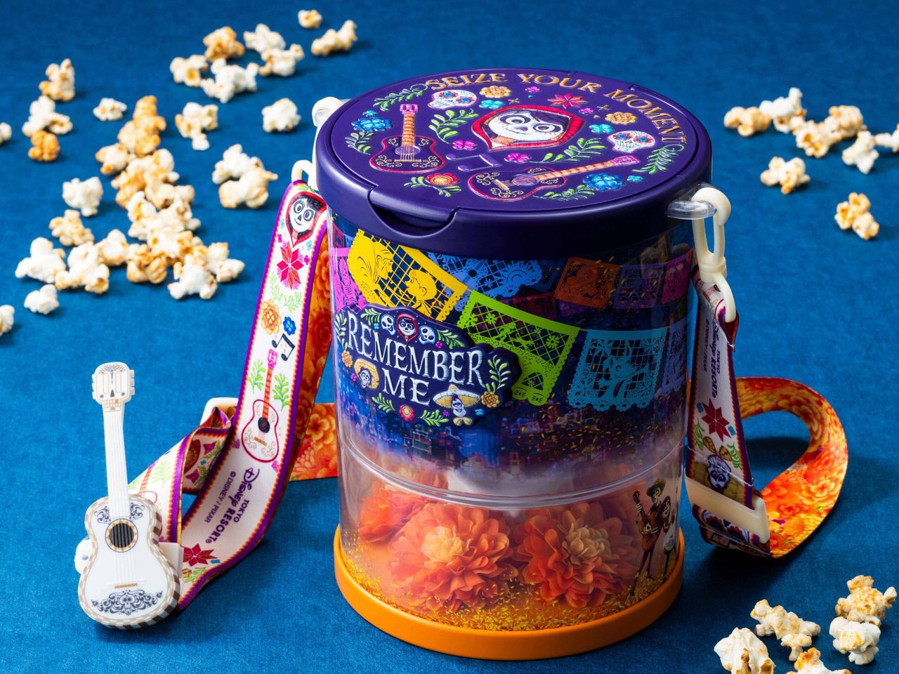 リメンバー・ミーポップコーンバケットとポップコーン