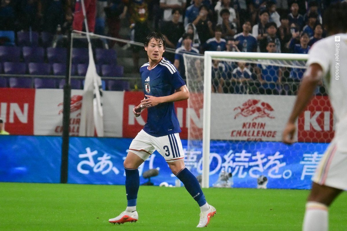 落ち着いてプレーする日本代表選手
