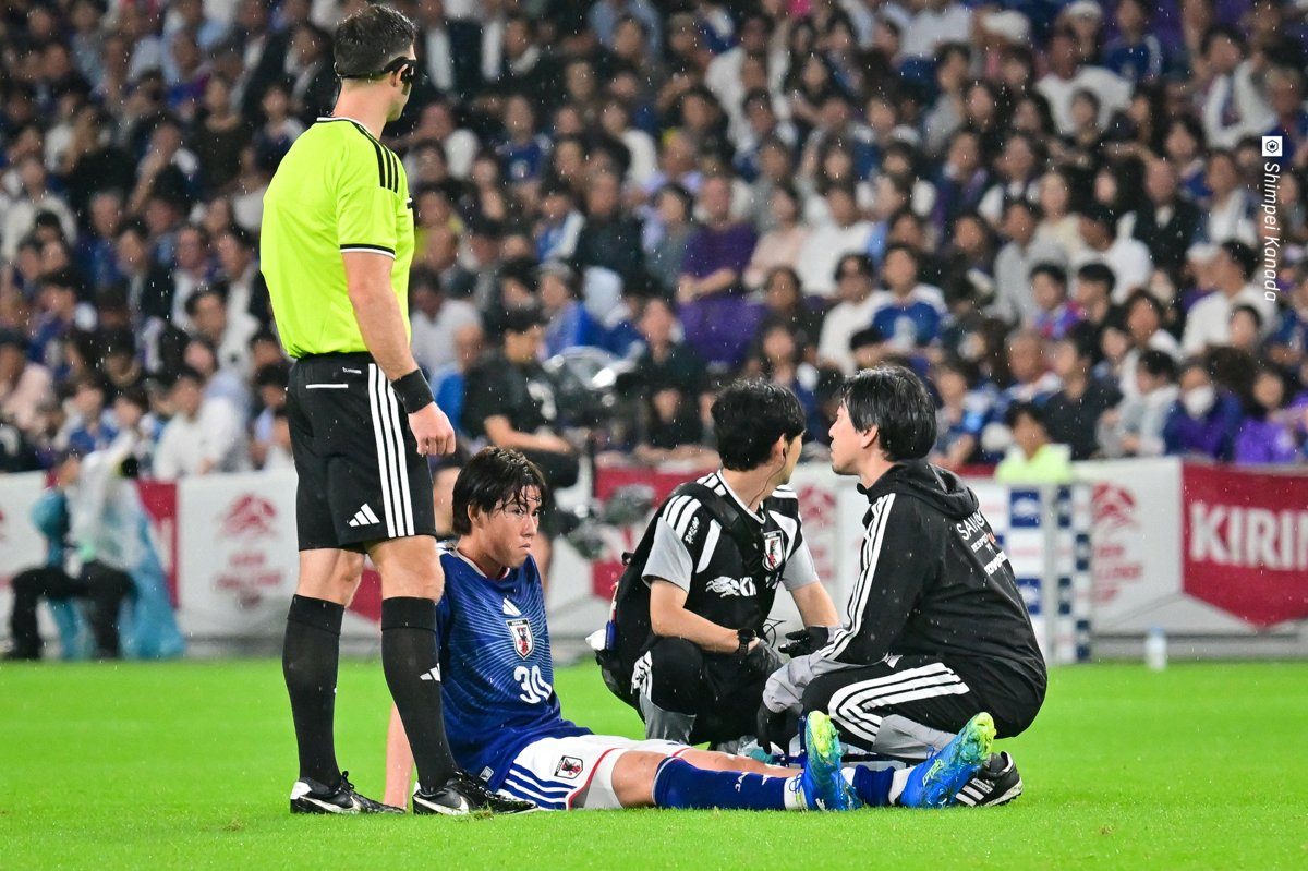 治療を受ける日本代表の選手