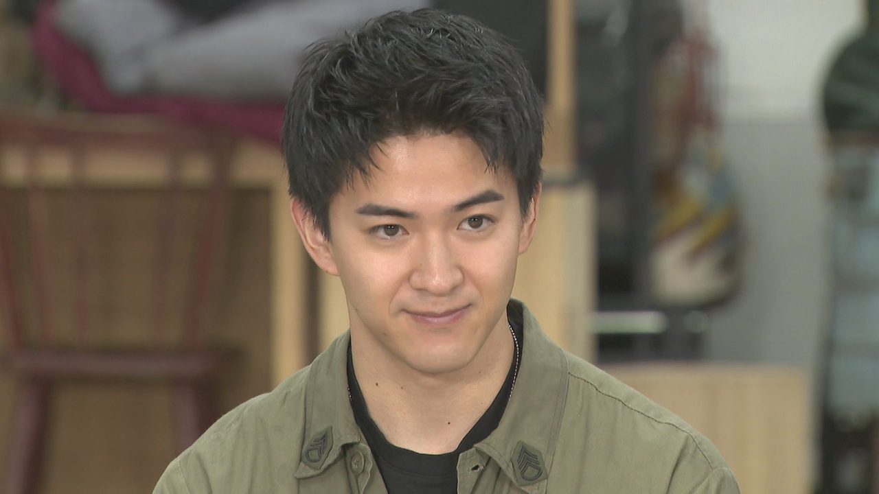 俳優の甲斐翔真のポートレート写真