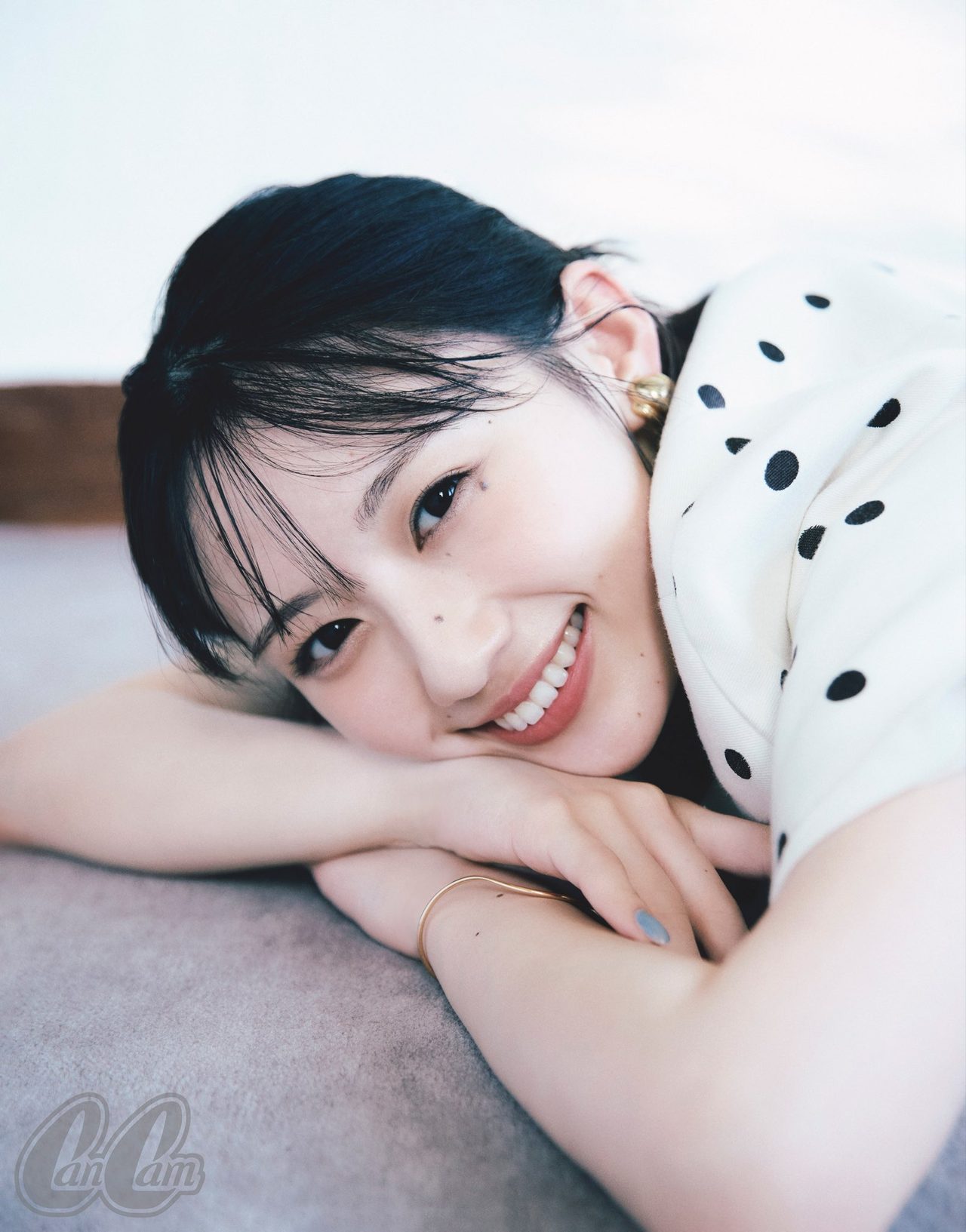 川﨑桜 CanCam誌面カット