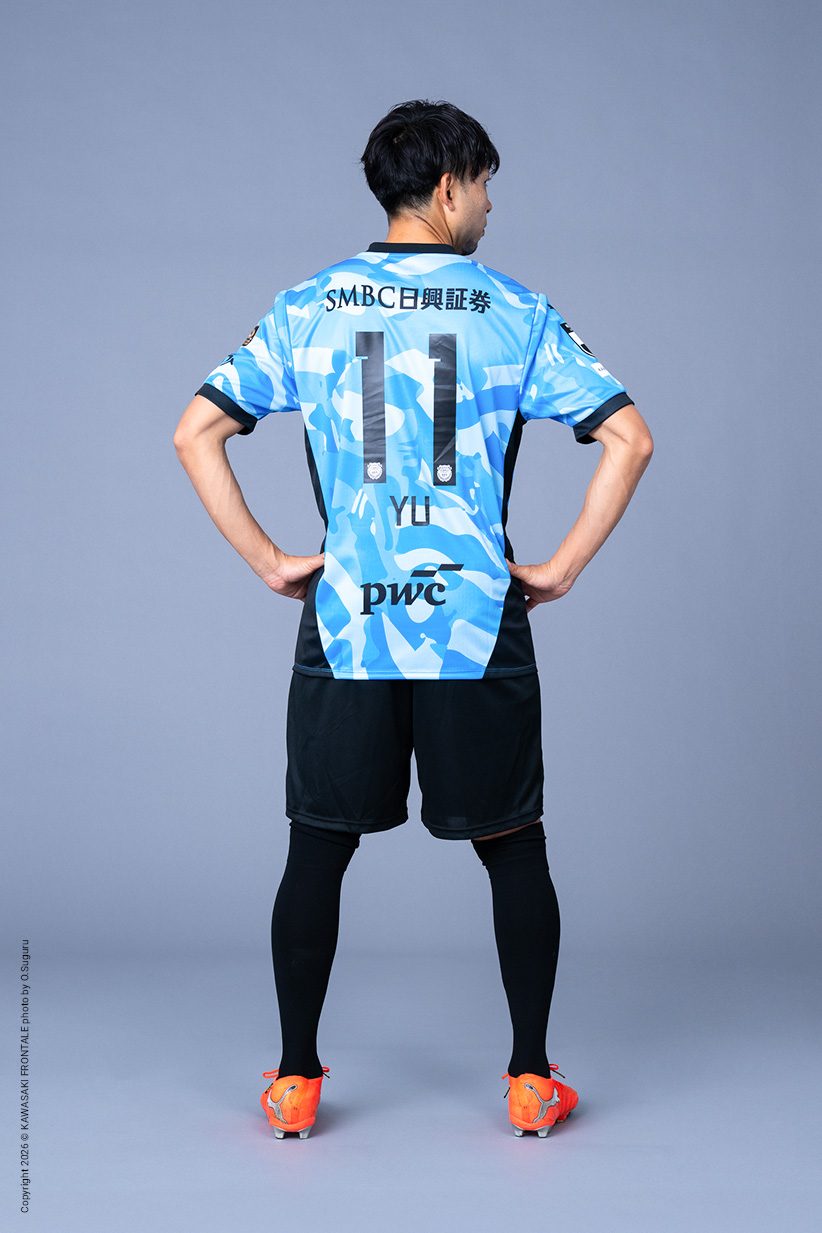 川崎フロンターレ小林悠選手の背番号11ユニフォーム公式写真