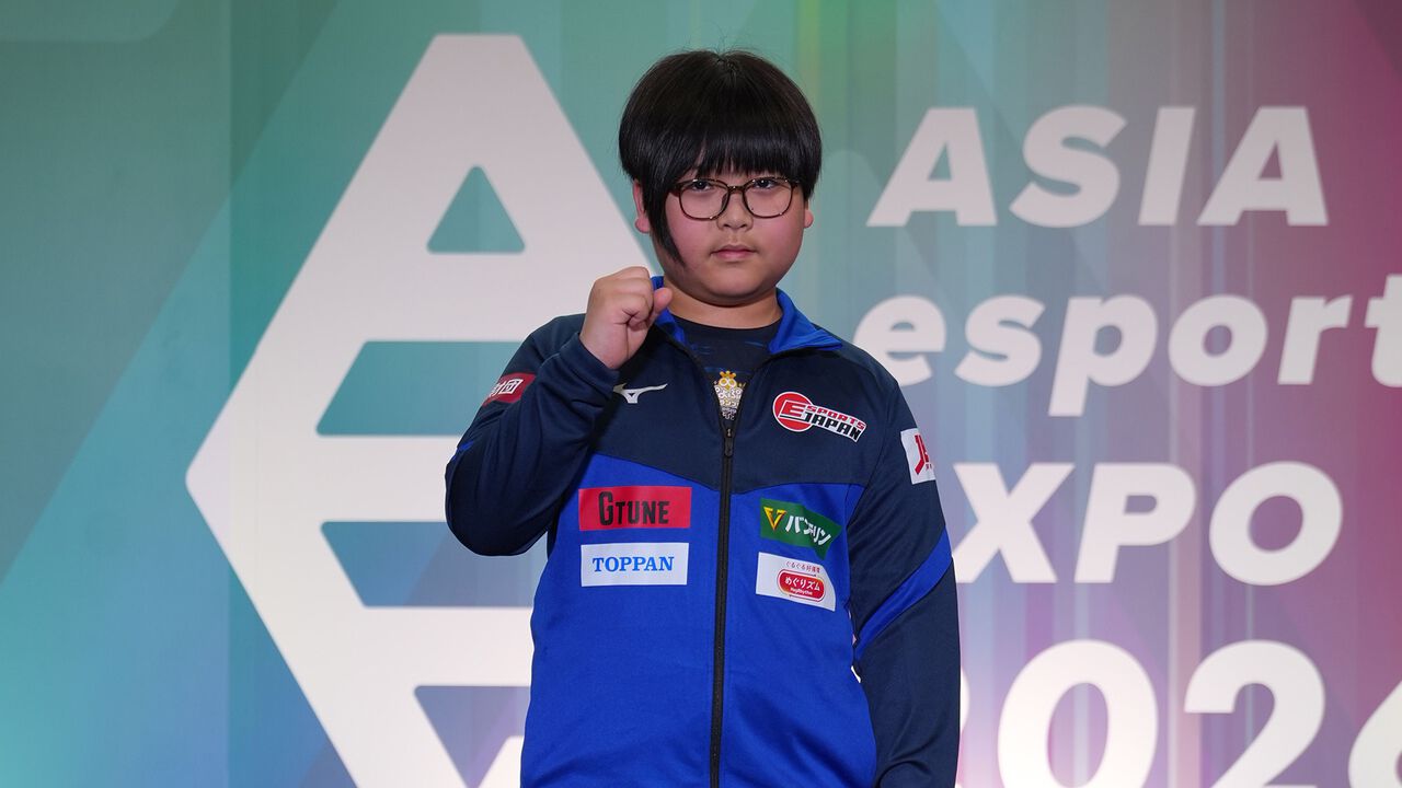 ぷよぷよeスポーツ日本代表 栗原悠輝選手のポーズ写真