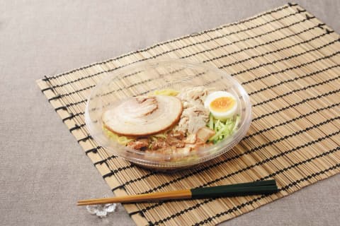 ローソン贅沢すぎ肉づくし冷し中華の商品写真