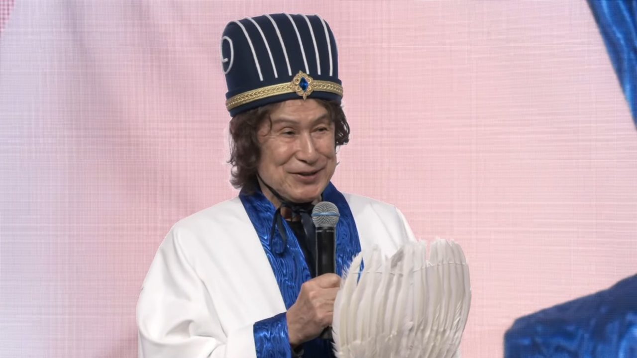 諸葛亮の衣装でTGS2026のステージに登壇するシブサワ・コウ氏