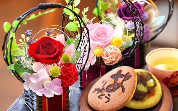プリザーブドフラワーと和菓子の敬老の日ギフト
