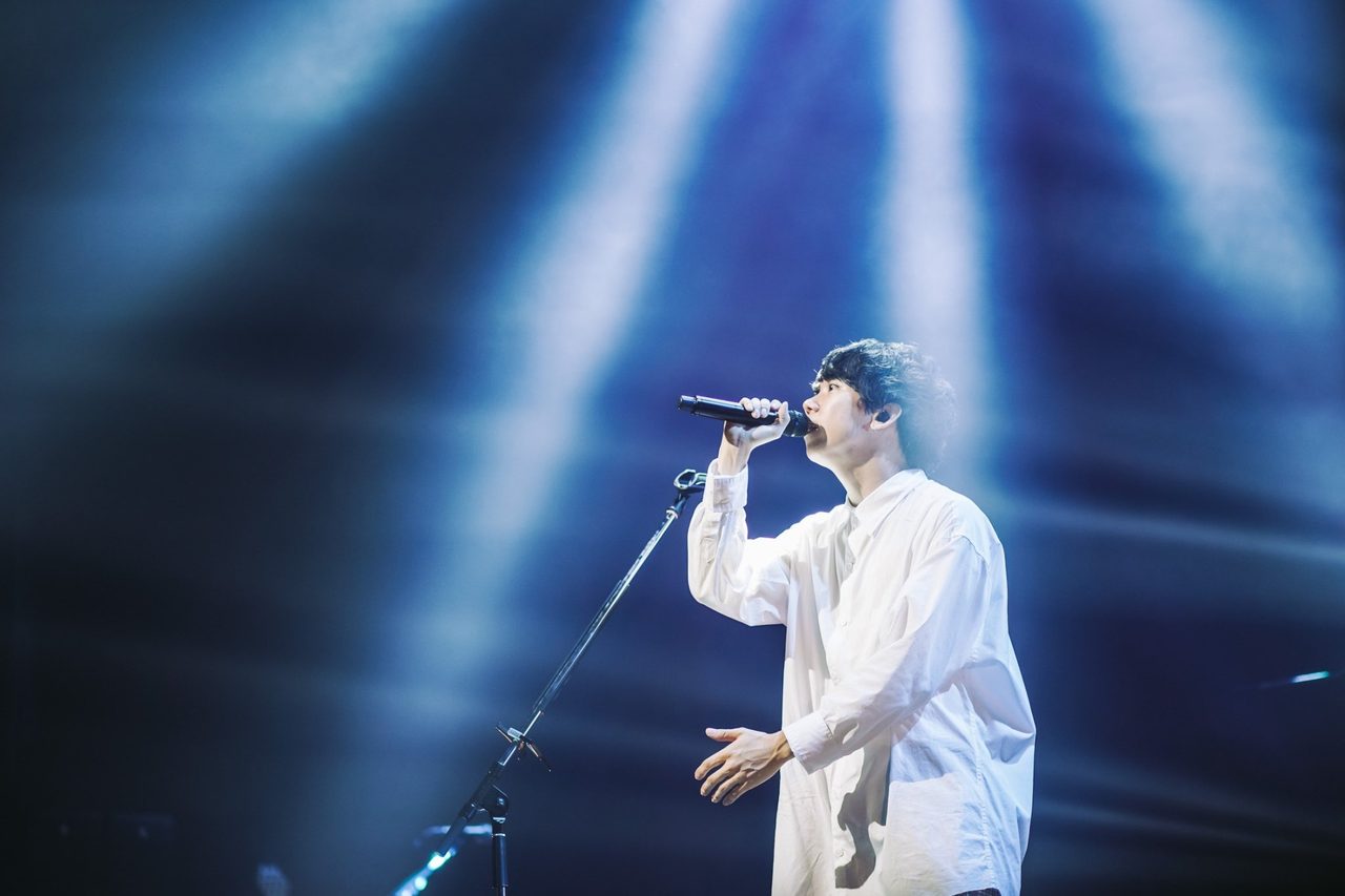 sumika ボーカル・片岡健太の初日ライブ写真