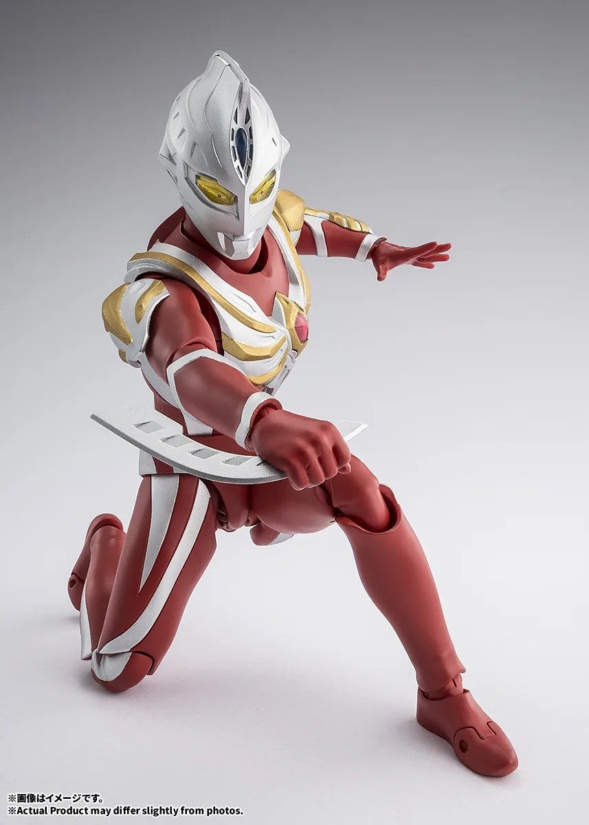S.H.Figuarts ウルトラマンマックス 片膝をつきソードを構えるポーズ