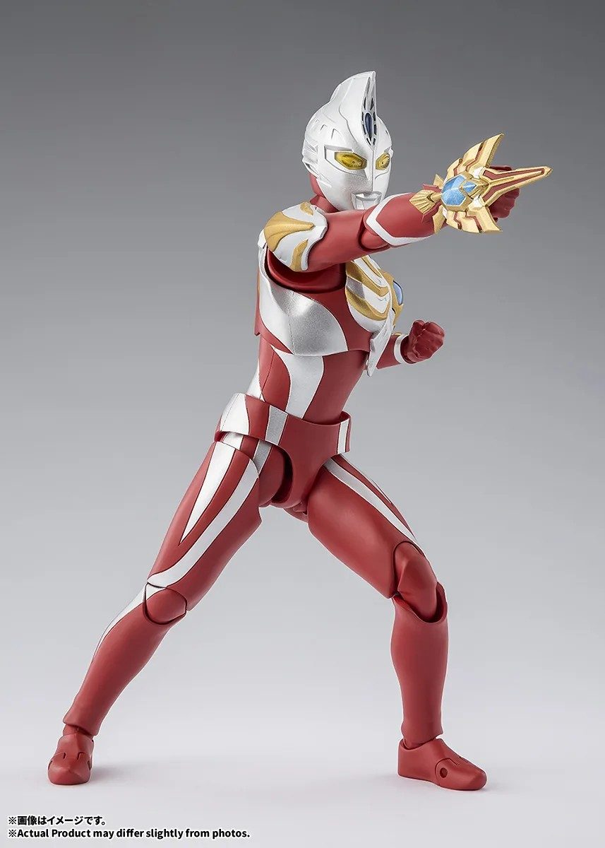 S.H.Figuarts ウルトラマンマックス マクシウムソードを構えるポーズ