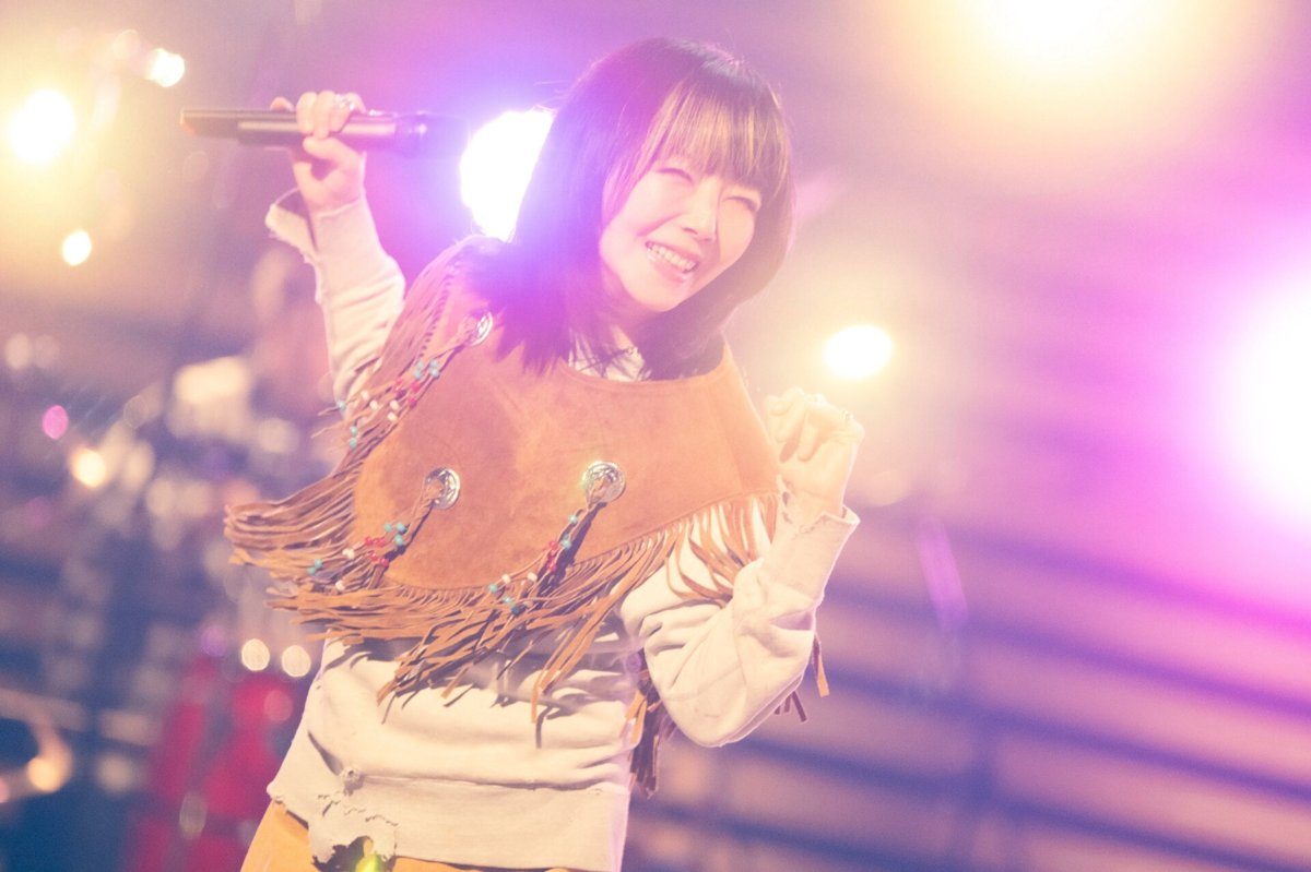 「SONGS」のスタジオで歌うaiko