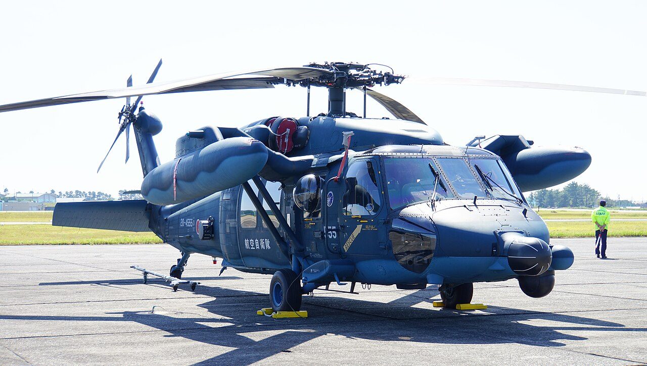 浜松基地のUH-60J救難ヘリコプター(エアフェスタ浜松で航過飛行・救難展示を予定)
