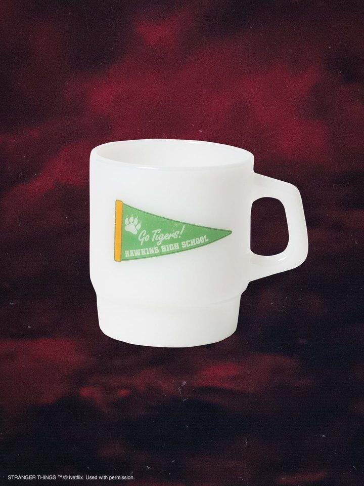 Hawkins High School Mug Cup ペナント柄のマグカップ