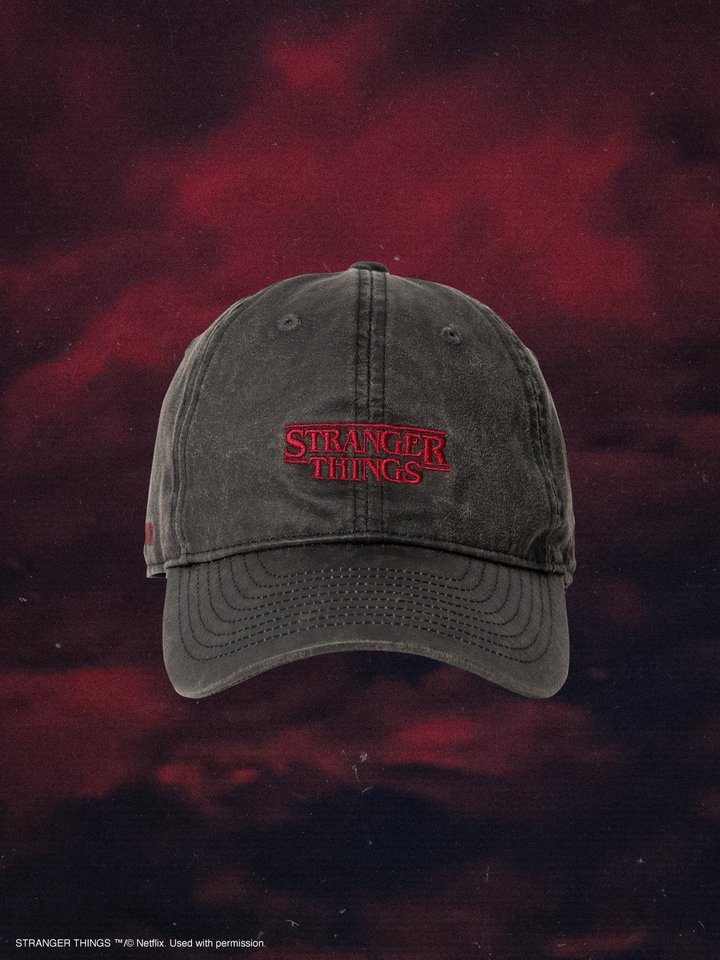 STRANGER THINGS Logo Cap ブラック