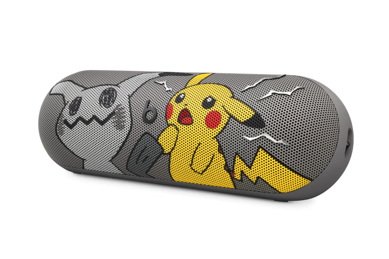 Beats Pillポケモン特別版の本体、グレーのグリルにピカチュウとミミッキュと稲妻が描かれている