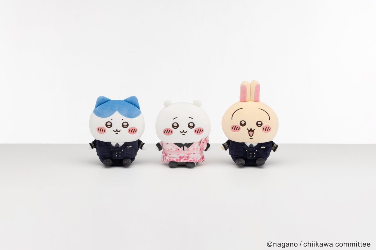 ANAの制服を着たちいかわ、ハチワレ、うさぎのぬいぐるみ3種