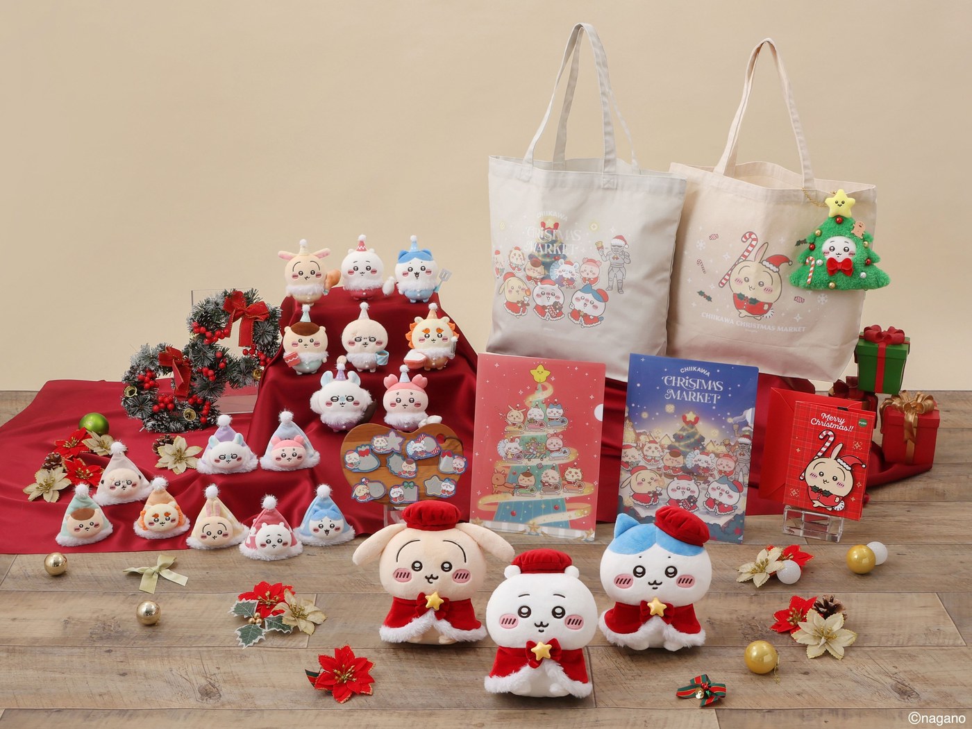 ちいかわクリスマスマーケット限定グッズのイメージ。トートバッグやぬいぐるみが並ぶ