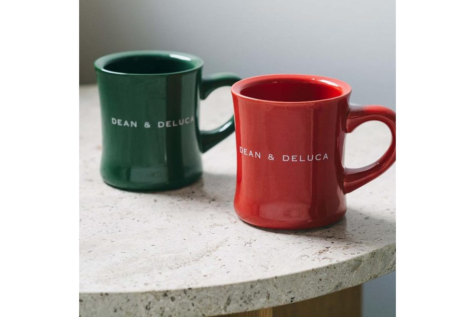 DEAN & DELUCAのトーキョーマグ ホリデー限定レッドとグリーンを並べた写真