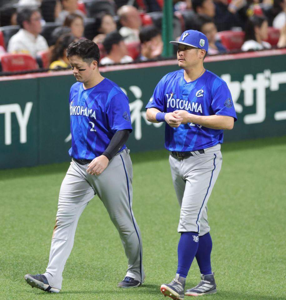 日本シリーズ最終戦後のDeNAの選手たち