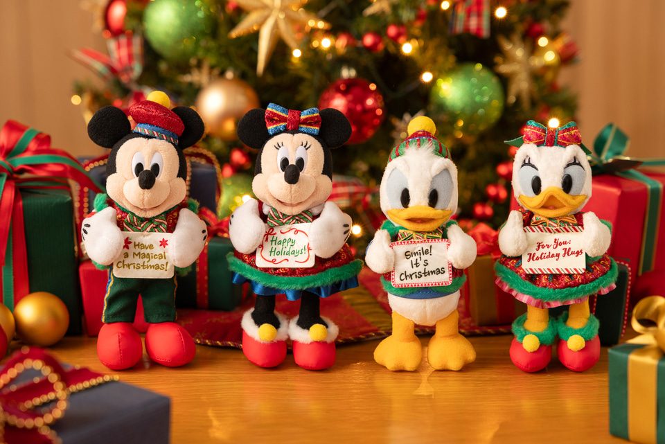 クリスマス衣装を着たミッキー、ミニー、ドナルド、デイジーのぬいぐるみ