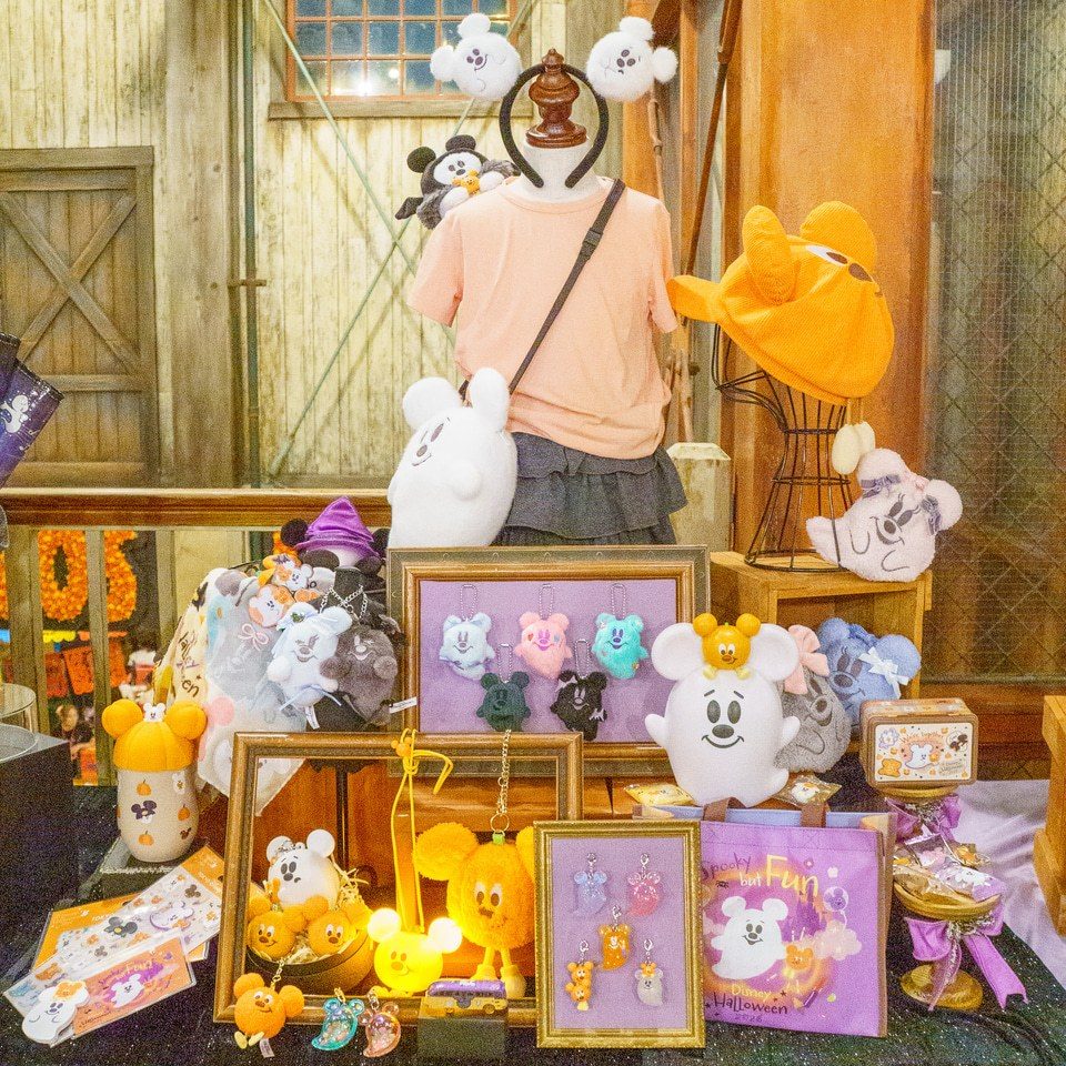 東京ディズニーリゾートのハロウィーン2026グッズ展示 おばけとかぼランタンのデザイン