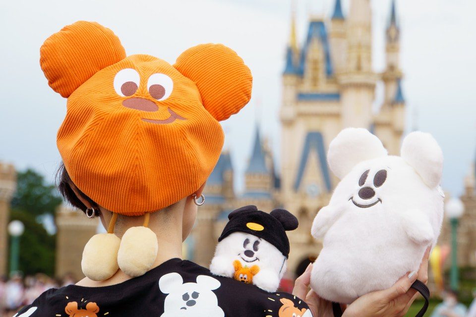 ハロウィーン2026のかぼランタンモチーフのコーデュロイ素材の帽子 東京ディズニーリゾート