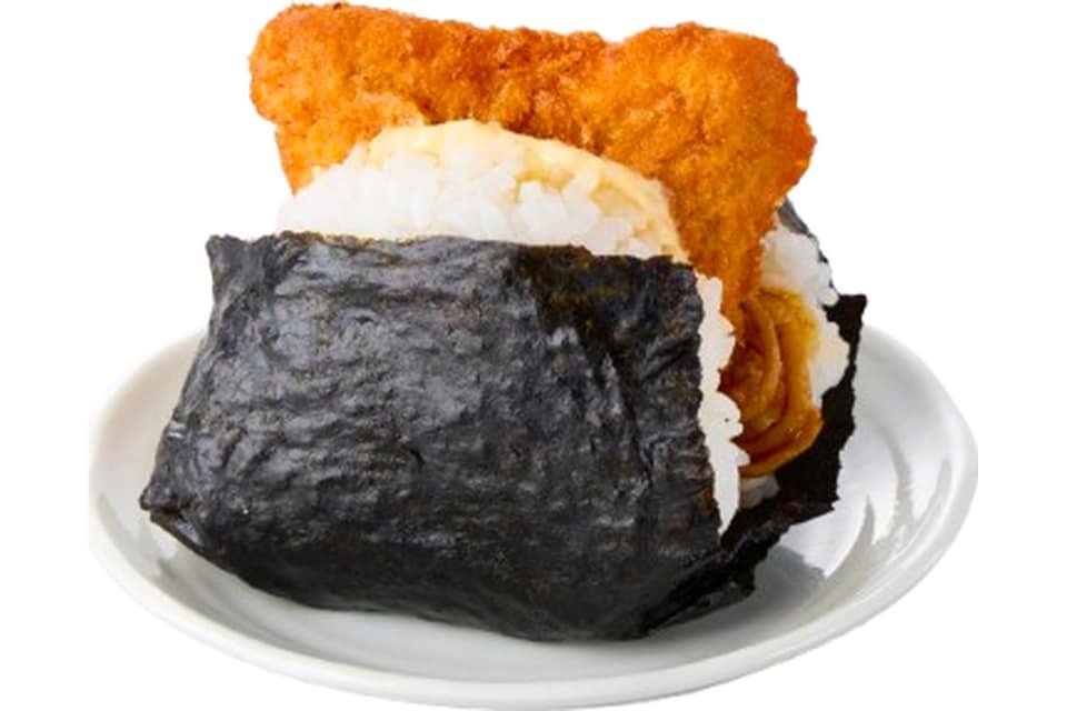 偏愛めし はみだしすぎィなアジフライ定食おにぎり タルタルソースとソース焼きそばを内包