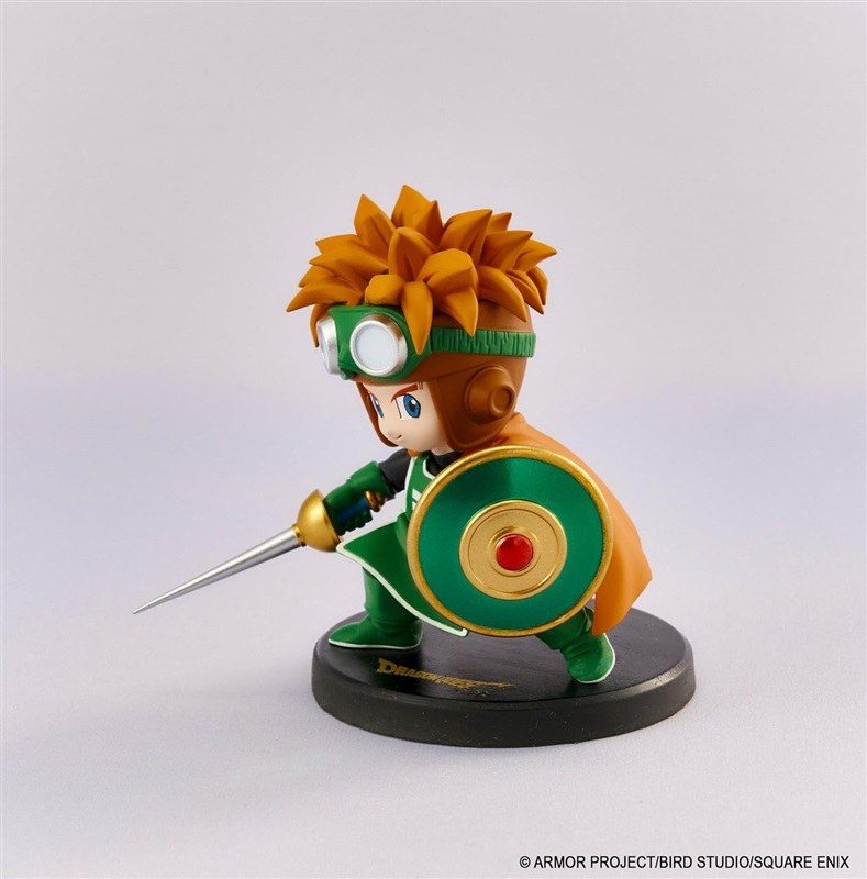 ドラゴンクエスト ミニチュアフィギュアコレクション 全6種のうち5体目:緑の装備とゴーグル、盾を持つオレンジ髪のミニチュアフィギュア