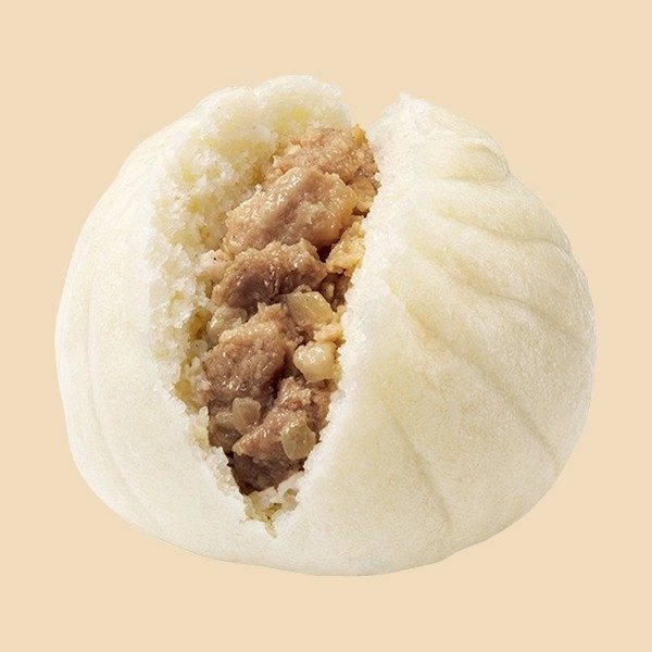 ファミリーマートの中華まんの断面、粗びき肉のあんが入った肉系中華まん