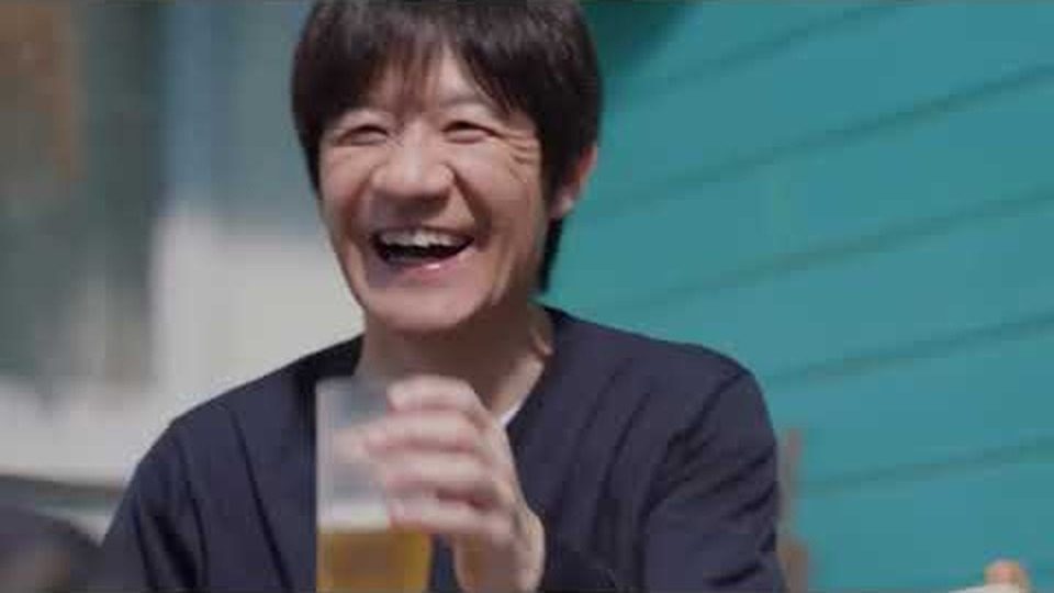 晴れ風新CM 105秒WEB版 ビールを手に笑う内村光良