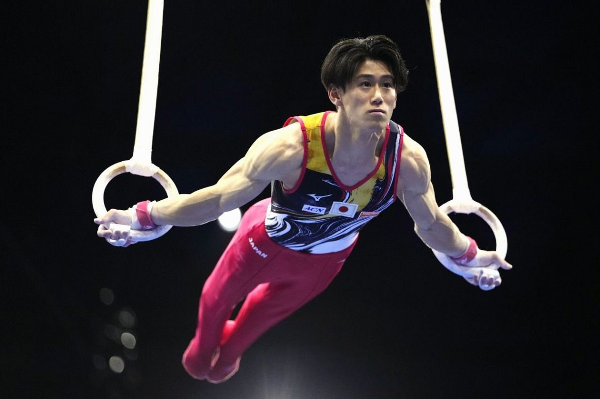 つり輪の演技を見せる橋本大輝 世界体操2026