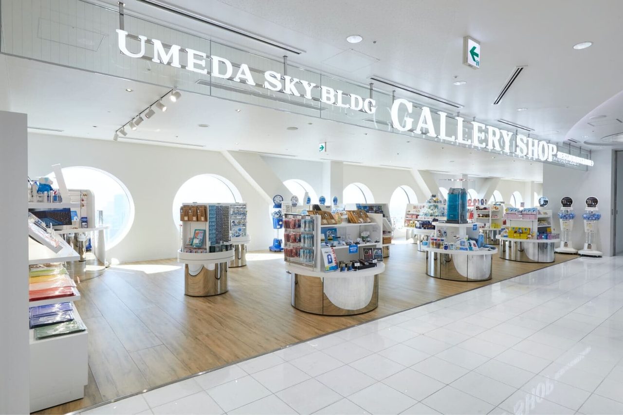 梅田スカイビル 39階 UMEDA SKYBLDG GALLERY SHOP の店内