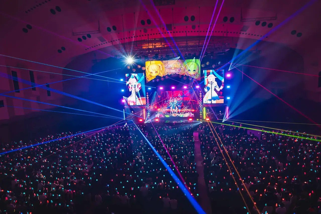 HIMEHINA ワールドツアー会場のファンとライブ演出