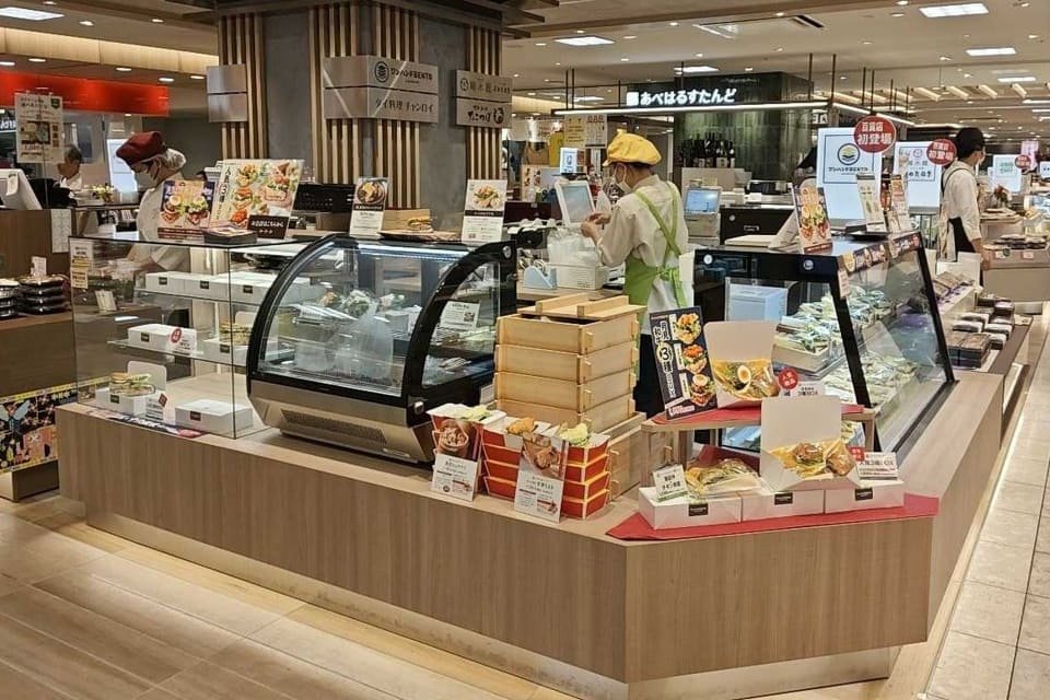 あべのハルカス近鉄本店 ウイング館地2階 惣菜売場のワンハンドBENTO by ほっかほっか亭 売り場