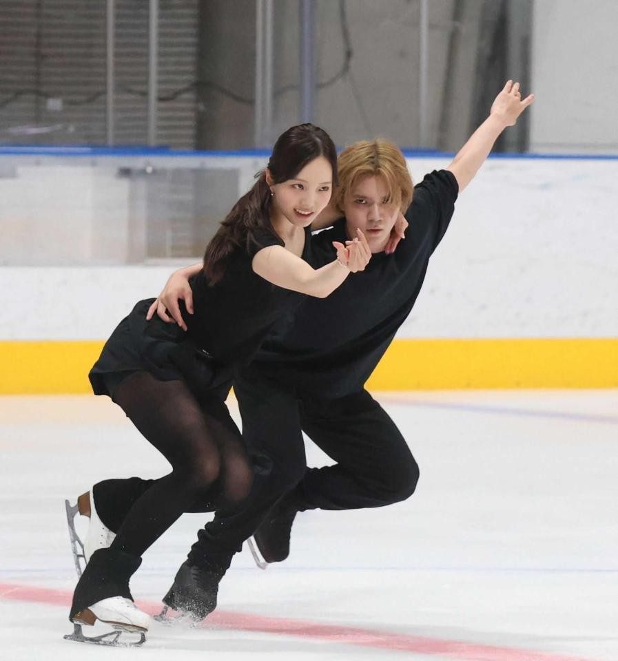 本田真凜と宇野昌磨のアイスダンス公開練習 リフトを含む一連の動き