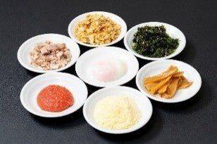 油そばのトッピング 辛味ダレ 温泉たまご 韓国のり メンマ 明太子 パルメザンチーズ