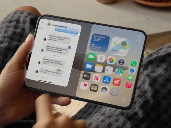 iPhone Duoを横向きに持ち左画面でメッセージ右画面でホーム画面を表示 iOS 27.2