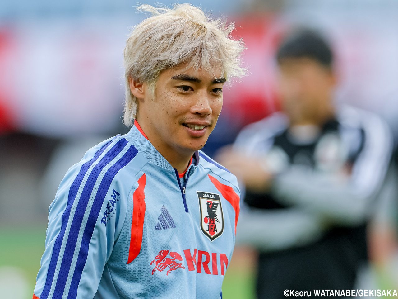 日本代表のトレーニングウェア姿の伊東純也
