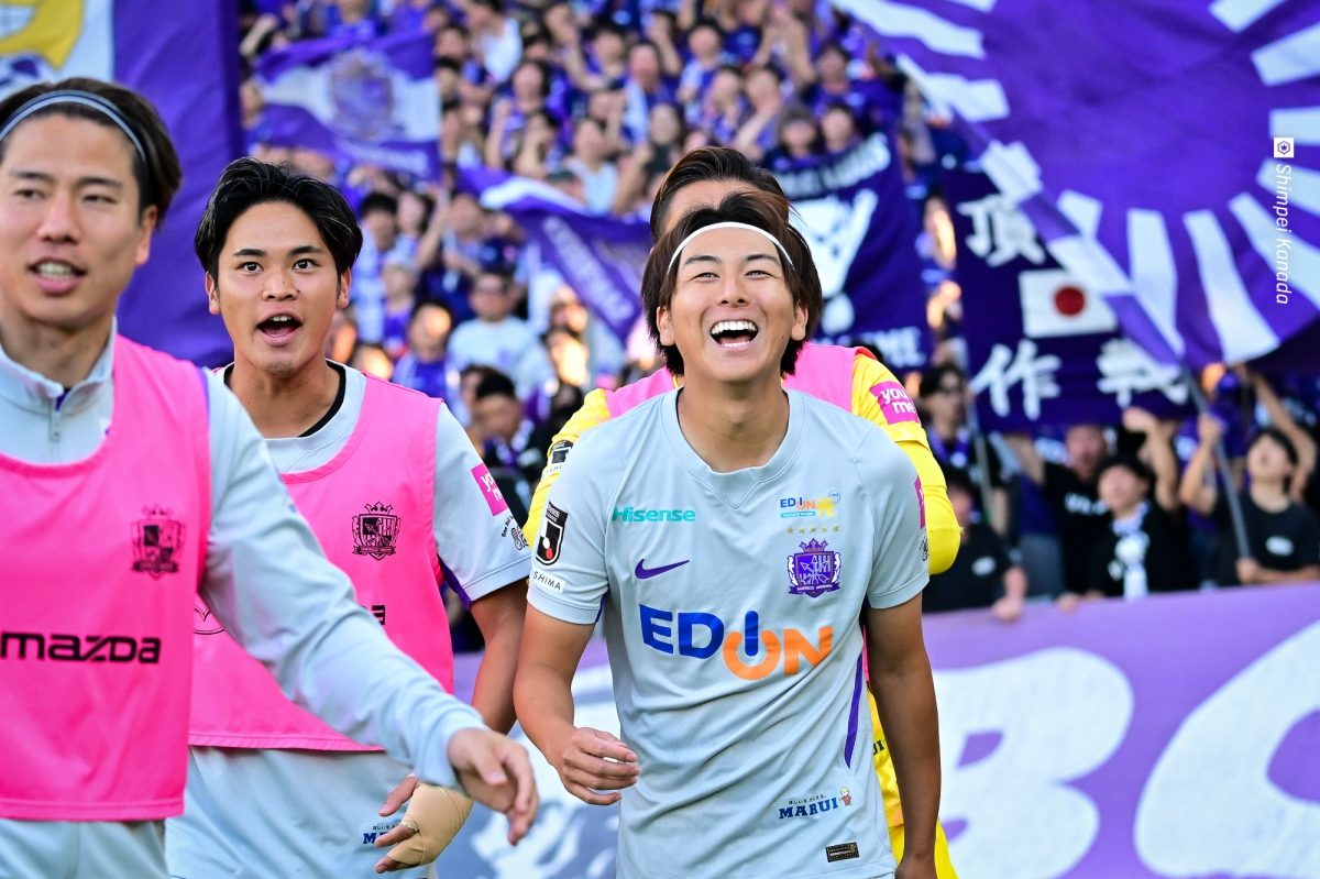 笑顔を見せるサンフレッチェ広島の選手たち