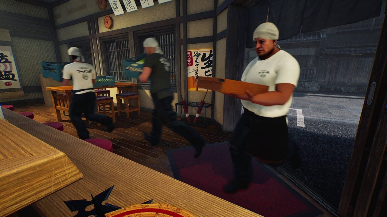 Japanese Ramen Simulator 店内でトレーを運ぶ店員キャラクターのゲーム画面