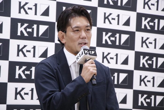 K-1 WORLD MAX 2026 記者会見後の囲み取材の様子
