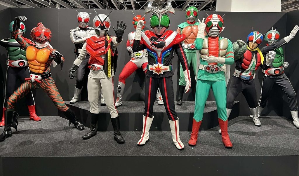 歴代仮面ライダーの立像展示のイメージ(参考画像)