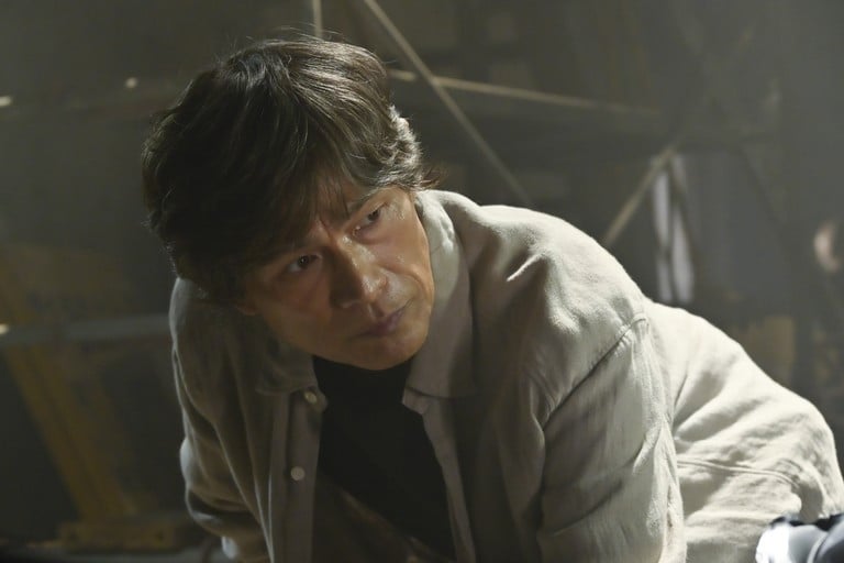 第1話で現場に向かう進藤一生(江口洋介)