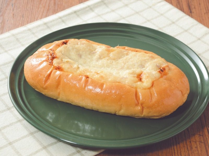 ローソン得パン ツナマヨネーズパン 127円 ふんわりもっちり生地の惣菜パン