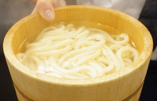 丸亀製麺 釜揚げうどんの茹でたての麺