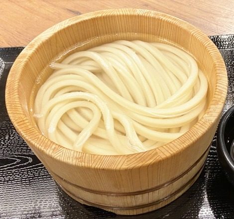 丸亀製麺 釜揚げうどんの桶とつけだし